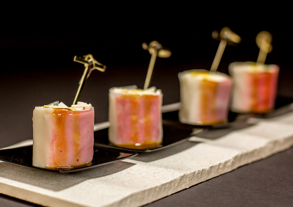 Bocadillo, Papel de Arroz con Mango y Surimi