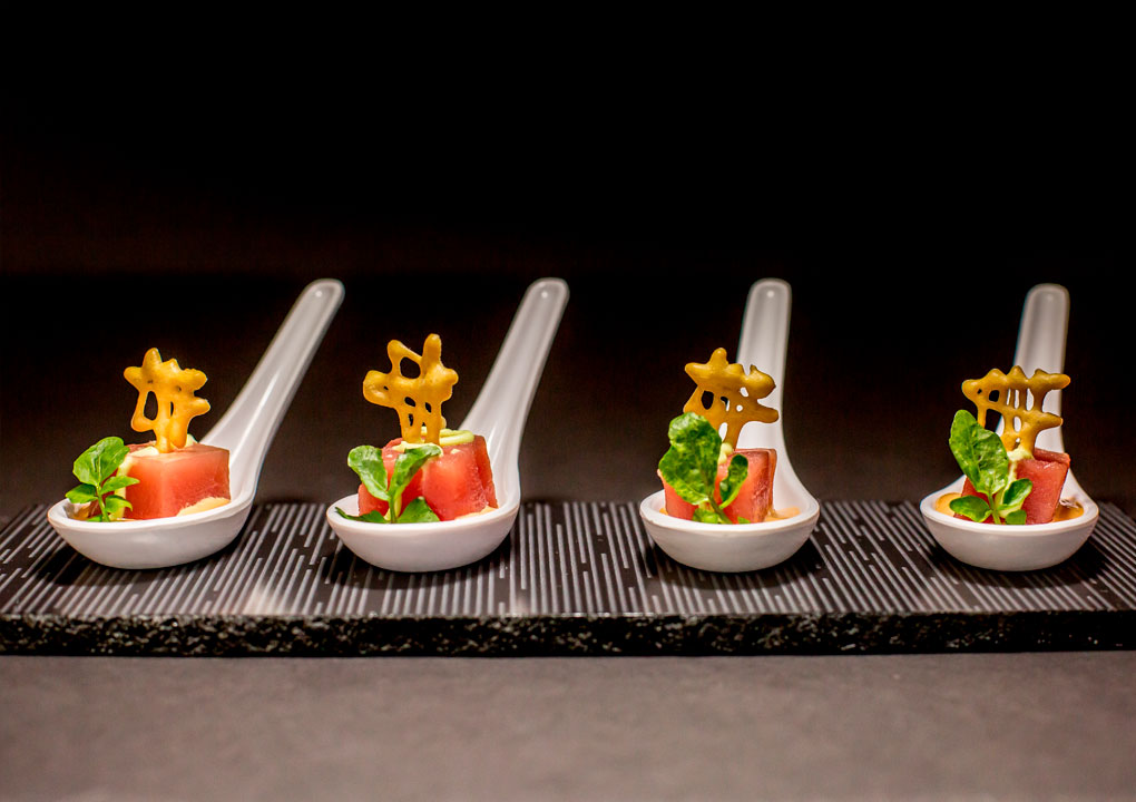 Bocadillo,Atún sellado con salsa de Aguacate