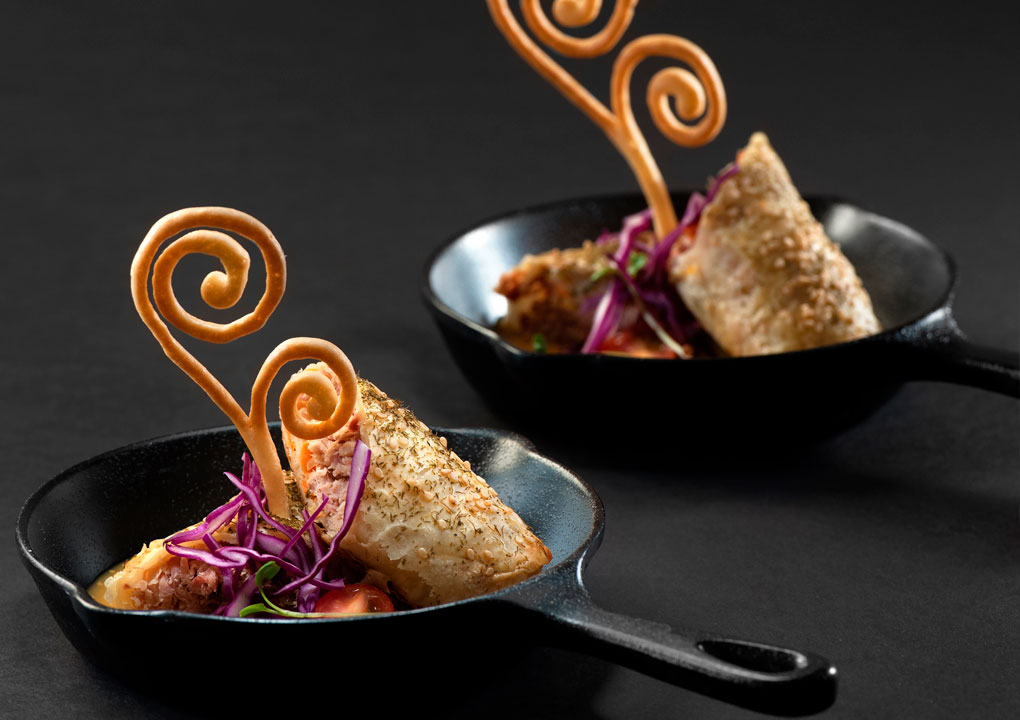 Pasta filo rellena de Pato confitado y salsa de Chabacano