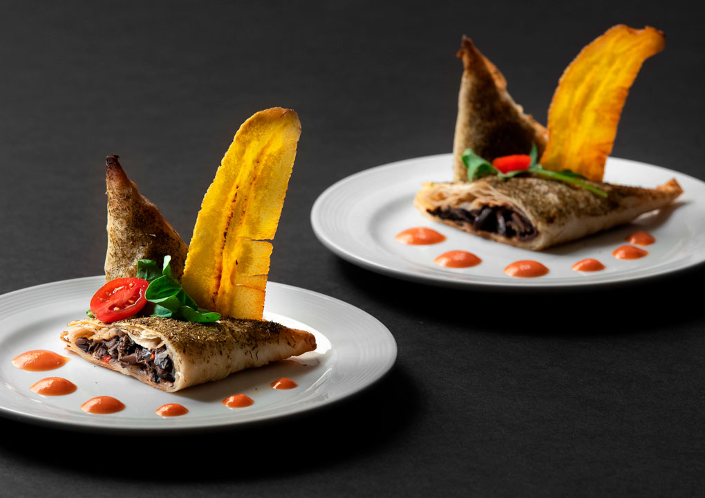 Filo relleno de Hongo Portobello y salsa de Jitomate