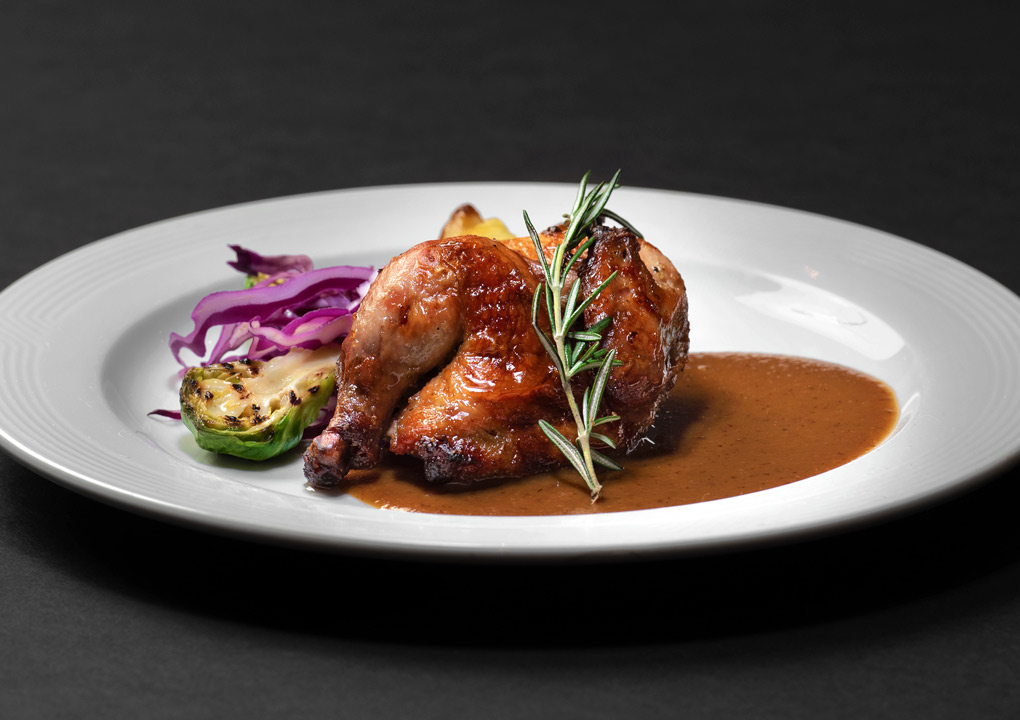 Platos Fuertes, Pato confitado con salsa de Naranja y Poro